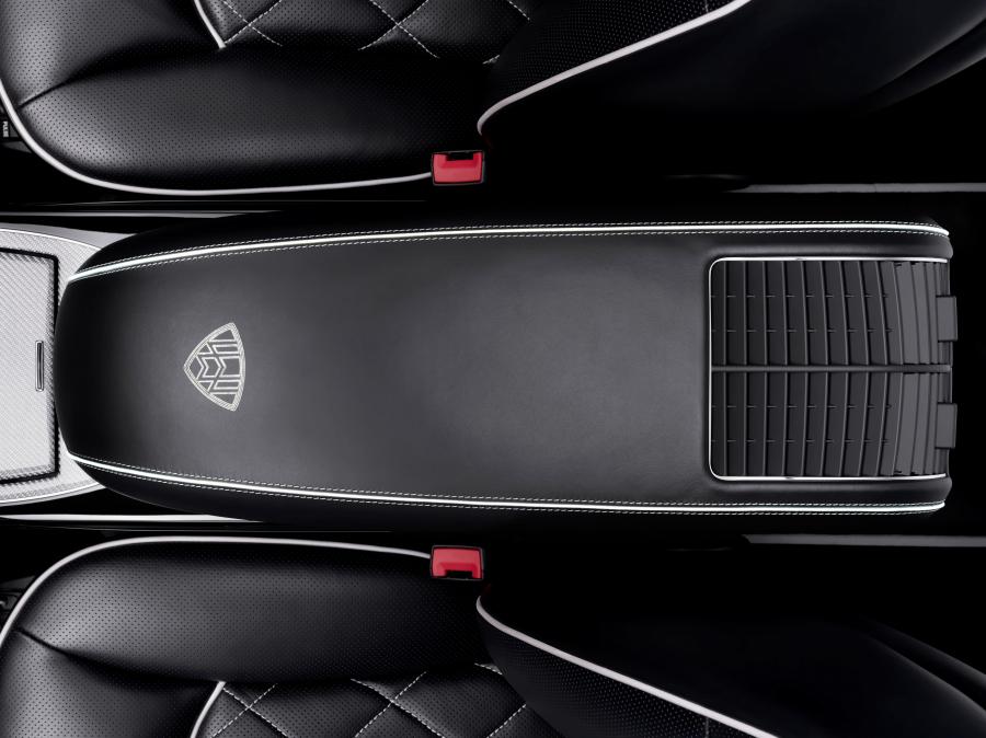 Детали интерьера Maybach 57S Edition 125! 2011 года  (фото 2 из 8)